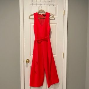 Pink jumpsuit with front pockets and adjustable belt - Size 4 - Only worn once!